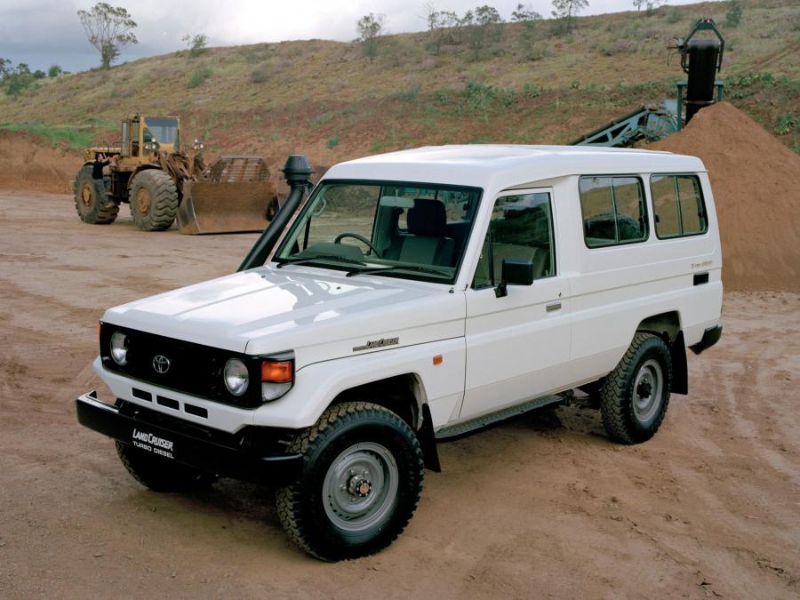  Toyota Land Cruiser 70 Troop Carrier 1999 года  (фото 9 из 14)